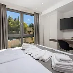 3 Bedroom Cozy In Krk * קרק