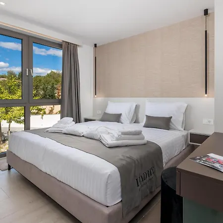 Apartment Lovely In Krk With Kitchen *